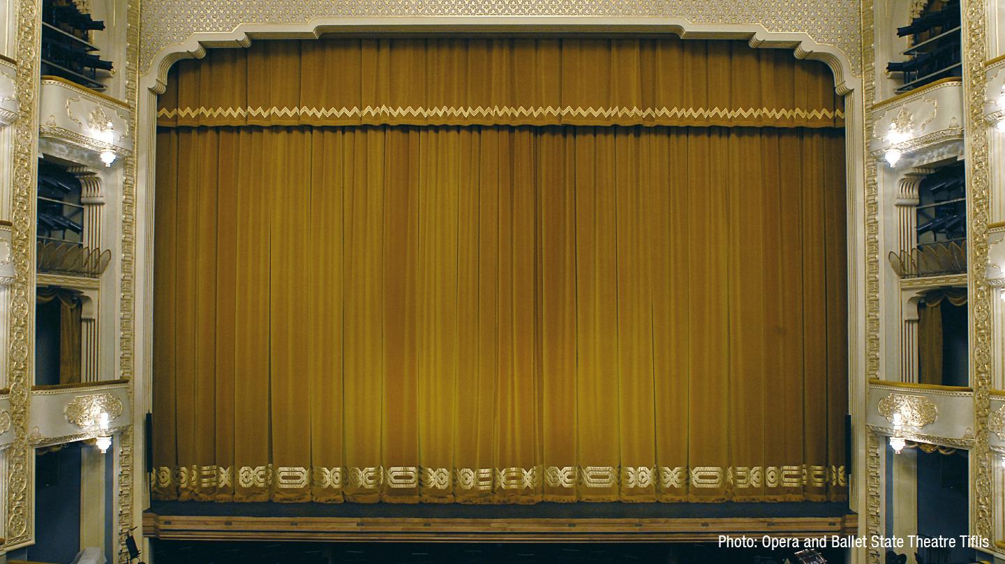 2015-opernhaus-tiflis-1.jpg