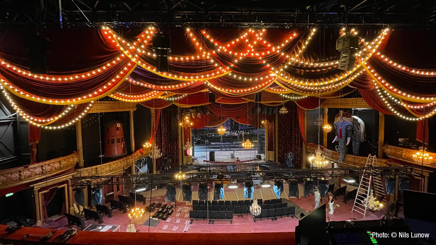 2022-Koeln-Moulin_Rouge_Musical_-_Buehnenvelours_99_.jpg